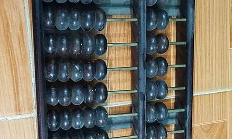 Cái bàn tính gỗ ngày xưa vô cùng lợi hại