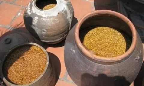Làm tương