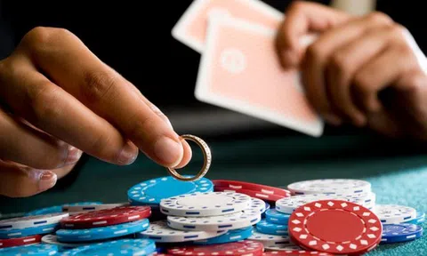 Chơi bời, ham mê cờ bạc đến nỗi hại chết vợ