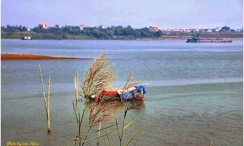 Chiều trên sông Hồng