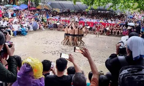 Lễ hội vật cầu nước làng Vân