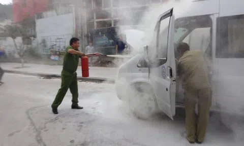 Vĩnh Phúc: Công an Tam Đảo kịp thời dập tắt xe khách bốc cháy, giải cứu thành công 10 người