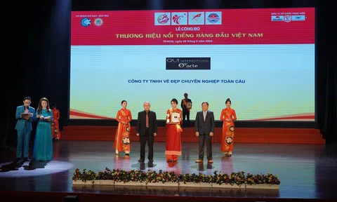 Oui International – Oracle Clinic vinh dự nhận giải thưởng Top 10 Thương hiệu hàng đầu Việt Nam