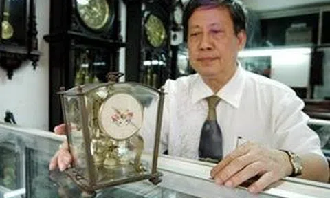 Người lính đặc công đánh giặc bằng.... đồng hồ