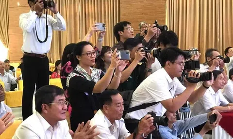 Giữ gìn phẩm chất trong sáng của người làm báo