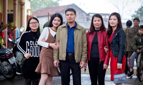 Nhà có ba cô con gái đều học đại học