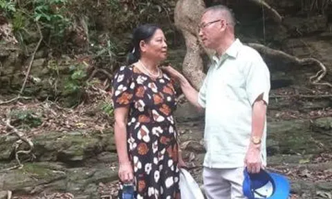 Hùm ngủ vuốt râu