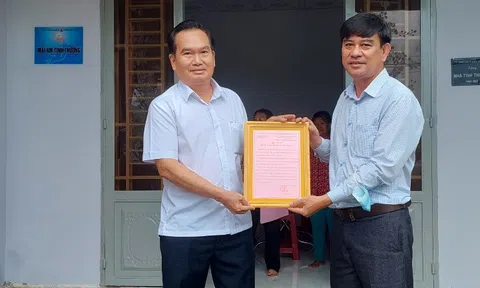 Công ty TNHH Bao bì giấy Việt Trung trao tặng Nhà tình thương