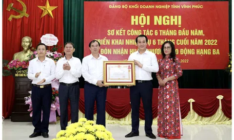 Đảng ủy Khối doanh nghiệp tỉnh Vĩnh Phúc được tặng thưởng Huân chương Lao động hạng Ba