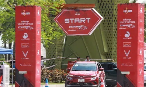 Màn đua nghẹt thở của VF e34 tại giải đua Gymkhana bằng xe điện đầu tiên