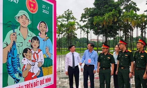 Trao giải thưởng và triển lãm tranh cổ động tuyên truyền kỷ niệm 75 năm Ngày Thương binh Liệt sĩ