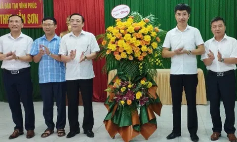 Vĩnh Phúc: Khen thưởng đơn vị đạt thành tích xuất sắc tại kỳ thi tốt nghiệp THPT 2022