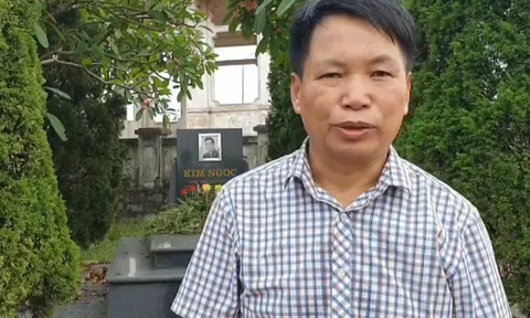 Viếng mộ “Thành hoàng làng” của nông dân Việt Nam