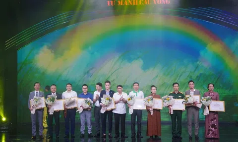Chương trình giao lưu - nghệ thuật "Hồi sinh từ mảnh cầu vồng"