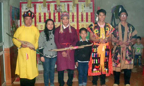 Chuyện về hai anh em tiến sĩ người Dao