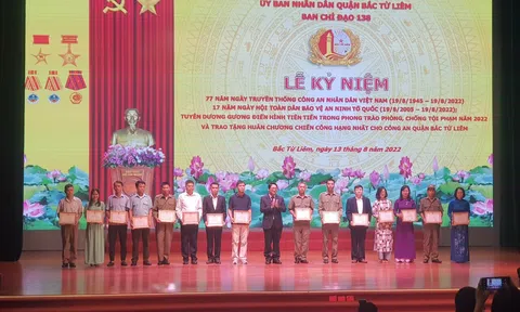 Hà Nội: Công an quận Bắc Từ Liêm đón nhận Huân chương Chiến công hạng Nhất
