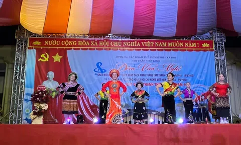 Vĩnh Phúc: Thị trấn Thổ Tang tổ chức giao lưu văn nghệ chào mừng Cách mạng tháng Tám và Quốc khánh 2/9