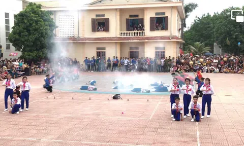 Nghệ An: Tiết mục “Ngã 3 Đồng Lộc và 10 bông hoa bất tử” gây xúc động tại hội thi thiếu nhi