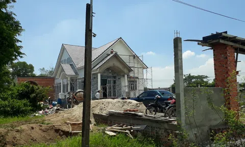 Đức Hòa - Long An:    Chính quyền có làm ngơ cho người dân xây nhà trái phép trên đất nông nghiệp đang tranh chấp?