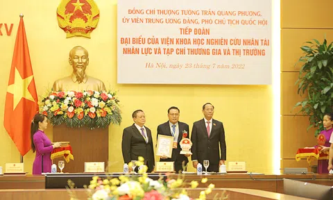 Bác sĩ Huỳnh Văn Cường hết lòng vì mọi người