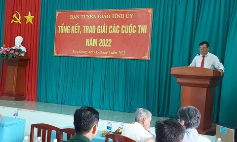 Kiên Giang: Trao giải Cuộc thi viết “Bảo vệ nền tảng tư tưởng của Đảng trong tình hình mới” và “Học tập và làm theo gương Bác Hồ”