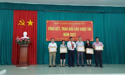 Kiên Giang: Ban chỉ đạo 35 Huyện uỷ Vĩnh Thuận đoạt giải Nhất Cuộc thi viết “Bảo vệ nền tảng tư tưởng của Đảng”