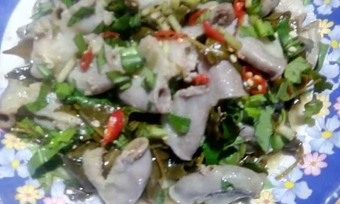 Lòng heo xào lá giang