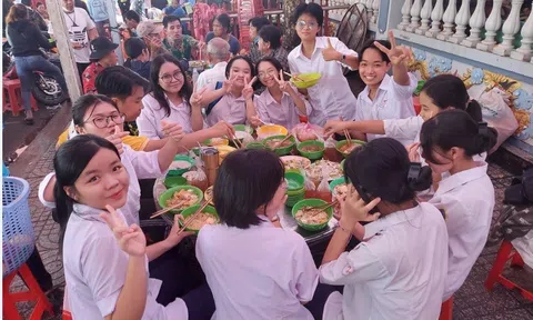 Kiên Giang: Đi ăn cơm Đình -  Nét đẹp  văn hoá truyền thống