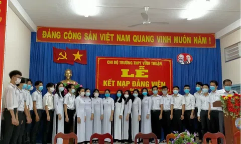 Kiên Giang: Trường THPT Vĩnh Thuận phát triển đảng trong học sinh