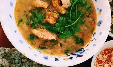 Trăm năm hến Huế còn đây