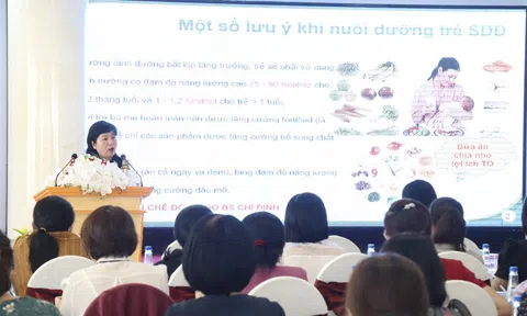 Gần 150 điều dưỡng và nhân viên y tế tham gia lớp tập huấn truyền thông sức khỏe về dinh dưỡng cho người bệnh