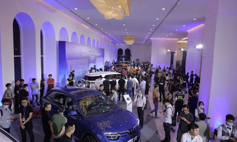 Cộng đồng VinFast TP.HCM phấn khích trong lần đầu chiêm ngưỡng VF 9
