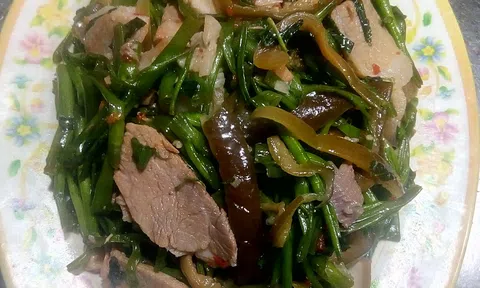 Rau muống bóp xổi dưa mắm