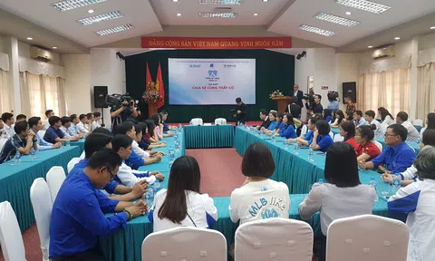 Tôn vinh thầy cô giáo có đóng góp cho sự nghiệp giáo dục