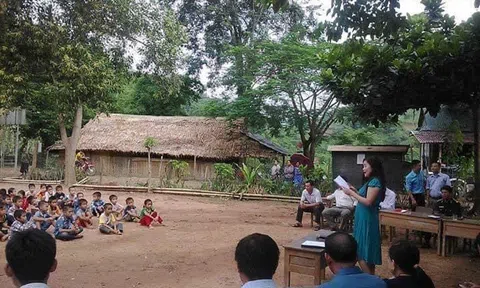 Ngôi trường nghèo bên dòng suối!