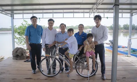 “Tiếp sức” con em Việt kiều Campuchia với “Nụ cười biên giới”