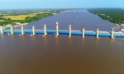Đồng bằng sông Cửu Long: Siêu cống “Cái Lớn - Cái Bé” giúp người dân an tâm sản xuất