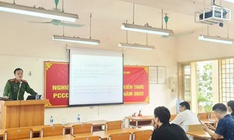 Tuyên truyền huấn luyện nghiệp vụ PCCC cho cán bộ giáo viên, CBCNV nhà trường và sinh viên Trường Cao đẳng Thương mại và Du lịch Hà Nội