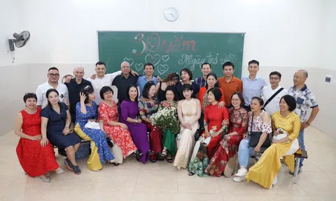Họp lớp thời nay hay sân chơi khoe mẽ của người thành đạt