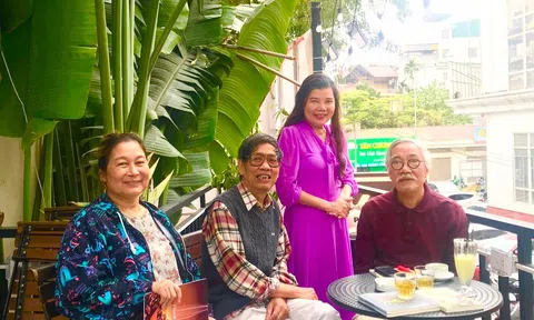 Hà Nội: Cà phê trên phố Nguyễn Đình Thi!