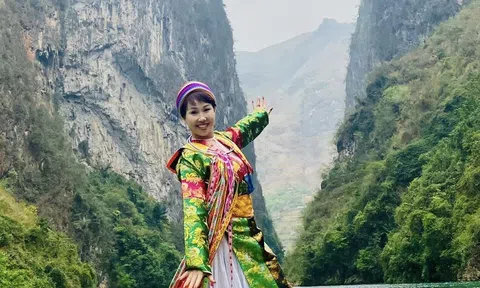 Hà Giang: Các hộ kinh doanh cam kết chỉ cho thuê trang phục dân tộc truyền thống của Việt Nam