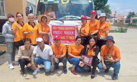 HUYỆN THANH BÌNH, ĐỒNG THÁP: Hội thiện nguyện Phúc Nhân trao quà cho bà con nghèo xã Tân Huề