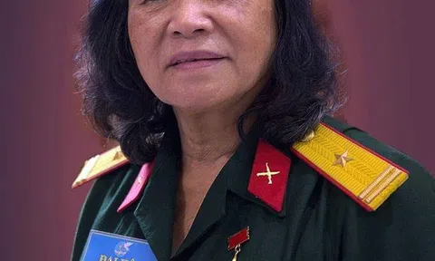 Trò chuyện với nữ anh hùng từng là trung đội trưởng pháo binh