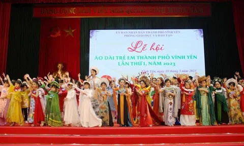 Vĩnh Phúc: Lễ hội Áo dài trẻ em thành phố Vĩnh Yên khơi dậy niềm tự hào với tà áo dài dân tộc