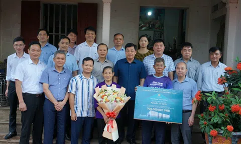 Bí thư tỉnh ủy Bắc Giang thăm gia đình vận động viên Nguyễn Thị Oanh