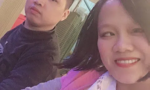 Vợ chồng khuyết tật bán nước mía mưu sinh.