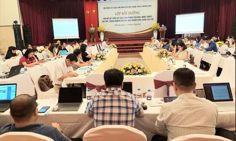 Tổ chức lớp bồi dưỡng lý luận, phê bình văn học, nghệ thuật tại Phú Yên