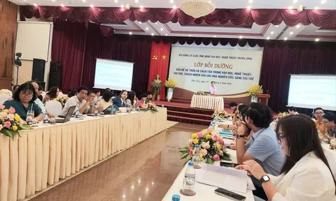 Cách tân trong văn học và nhiệm vụ bảo tồn giá trị văn hoá truyền thống