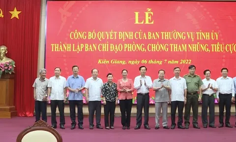 Phát huy vai trò của tổ chức, cá nhân trong đấu tranh phòng, chống tham nhũng