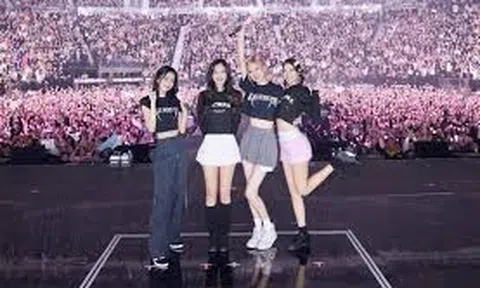 Đêm diễn hoành tráng của BlackPink tại Hà Nội thu hút hàng vạn khán giả